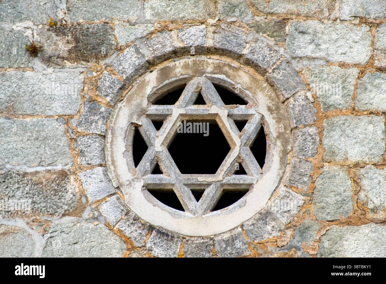 Étoile de David sur un mur d'église Banque D'Images