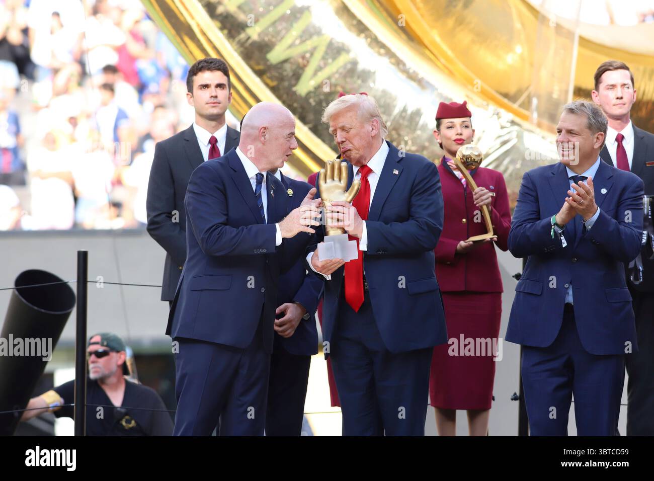 East Rutherford, New Jersey, États-Unis. 13 juillet 2025. Le président de la FIFA Gianni Infantino, le président des États-Unis Donald Trump et le copropriétaire de Chelsea Todd Boehly lors de la cérémonie de remise des prix qui a suivi la finale de la Coupe du monde des clubs de la FIFA 2025 entre le Chelsea FC et le Paris Saint-Germain au MetLife Stadium. Le 13 juillet 2025 à East Rutherford, New Jersey. (Crédit image : © Horacio Zamora Rios/eyepix via ZUMA Press Wire) USAGE ÉDITORIAL SEULEMENT ! Non destiné à UN USAGE commercial ! Banque D'Images