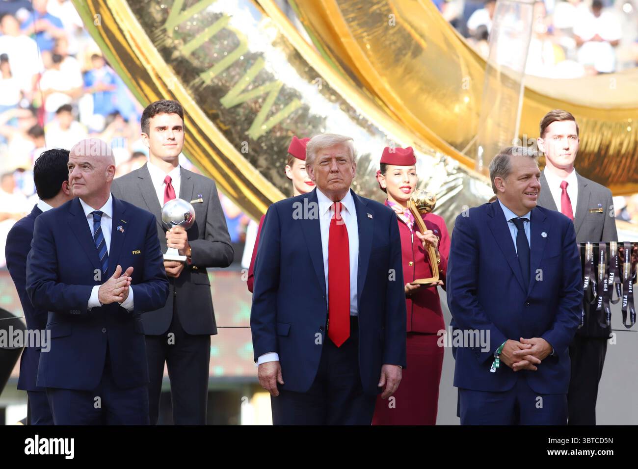 East Rutherford, New Jersey, États-Unis. 13 juillet 2025. Le président de la FIFA Gianni Infantino, le président des États-Unis Donald Trump et le copropriétaire de Chelsea Todd Boehly lors de la cérémonie de remise des prix qui a suivi la finale de la Coupe du monde des clubs de la FIFA 2025 entre le Chelsea FC et le Paris Saint-Germain au MetLife Stadium. Le 13 juillet 2025 à East Rutherford, New Jersey. (Crédit image : © Horacio Zamora Rios/eyepix via ZUMA Press Wire) USAGE ÉDITORIAL SEULEMENT ! Non destiné à UN USAGE commercial ! Banque D'Images