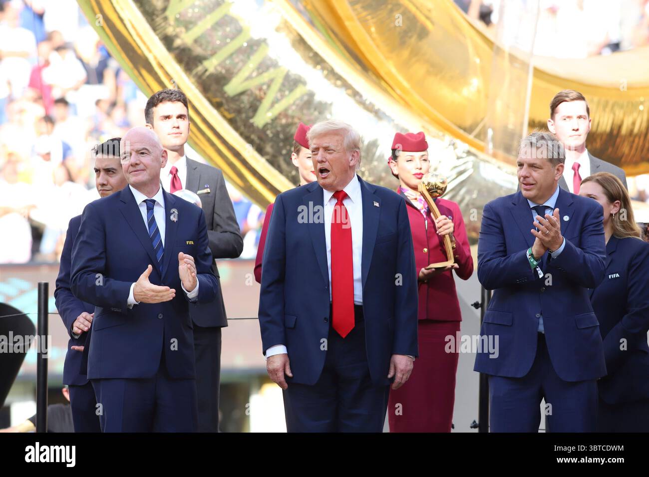East Rutherford, New Jersey, États-Unis. 13 juillet 2025. Le président de la FIFA Gianni Infantino, le président des États-Unis Donald Trump et le copropriétaire de Chelsea Todd Boehly lors de la cérémonie de remise des prix qui a suivi la finale de la Coupe du monde des clubs de la FIFA 2025 entre le Chelsea FC et le Paris Saint-Germain au MetLife Stadium. Le 13 juillet 2025 à East Rutherford, New Jersey. (Crédit image : © Horacio Zamora Rios/eyepix via ZUMA Press Wire) USAGE ÉDITORIAL SEULEMENT ! Non destiné à UN USAGE commercial ! Banque D'Images