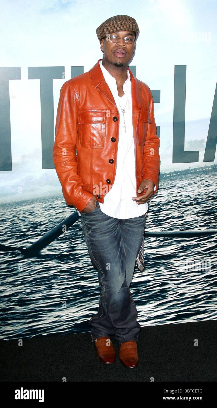 Ne-Yo à la première de 'Battle : Los Angeles' à Los Angeles - 08 mars 2011 Banque D'Images