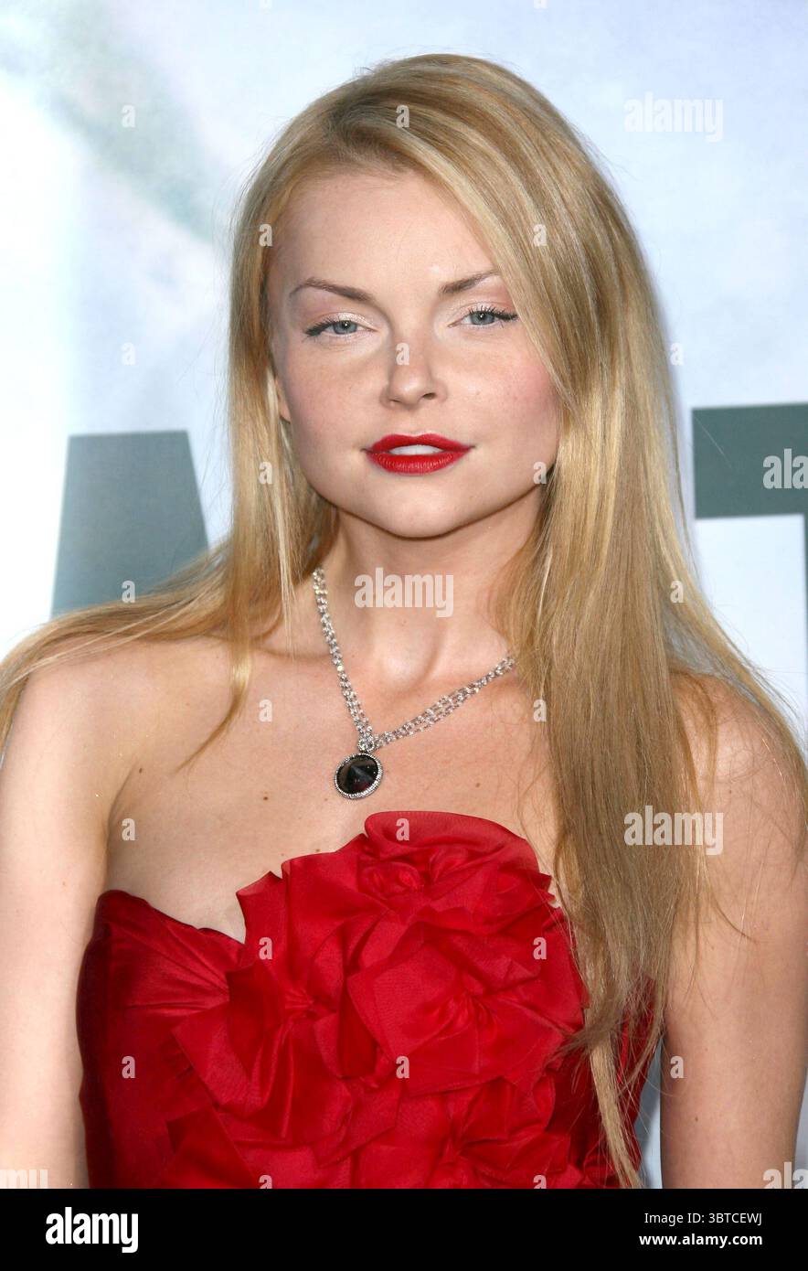 Izabella Miko à la première de 'Battle : Los Angeles' à Los Angeles - 08 mars 2011 Banque D'Images