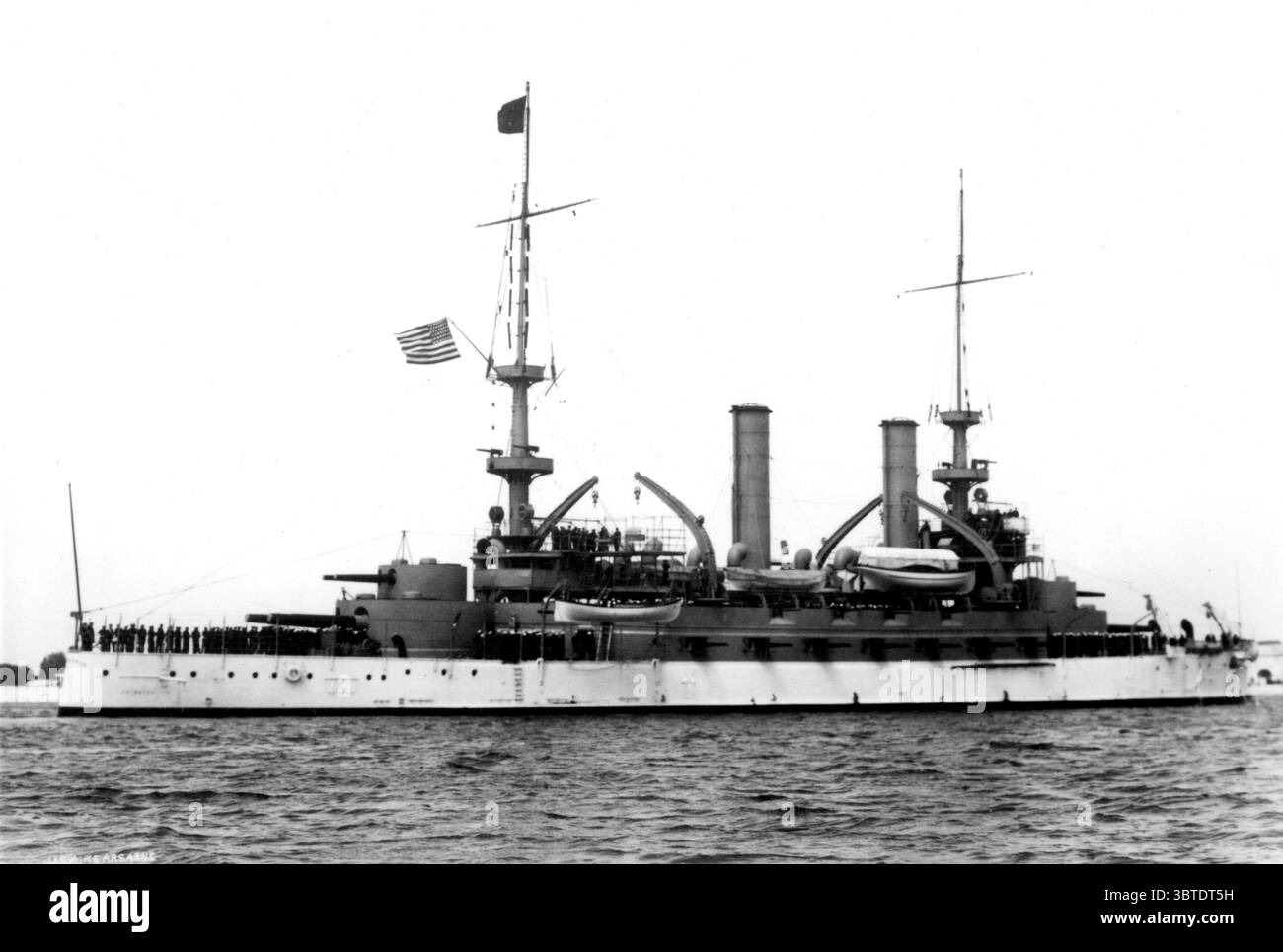 L'USS Kearsarge (BB-5), le navire de tête de sa classe de cuirassés, est le premier navire de la marine des États-Unis à être nommé, par acte du Congrès, en l'honneur du célèbre sloop-of-War Kearsarge de la guerre de Sécession Banque D'Images