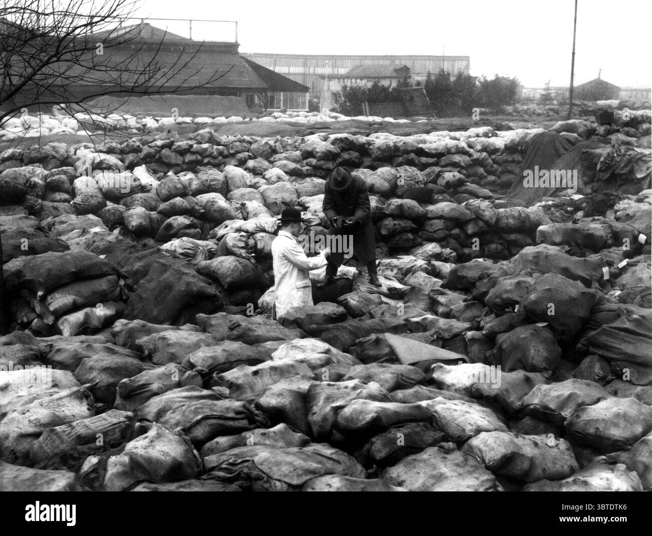 Département des vêtements de l'armée royale . White City , Shepherds Bush . Magasin de bottes Old Army Banque D'Images