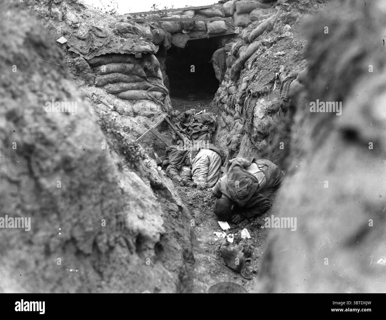 Allemand mort dans une tranchée de première ligne. 1916 Banque D'Images