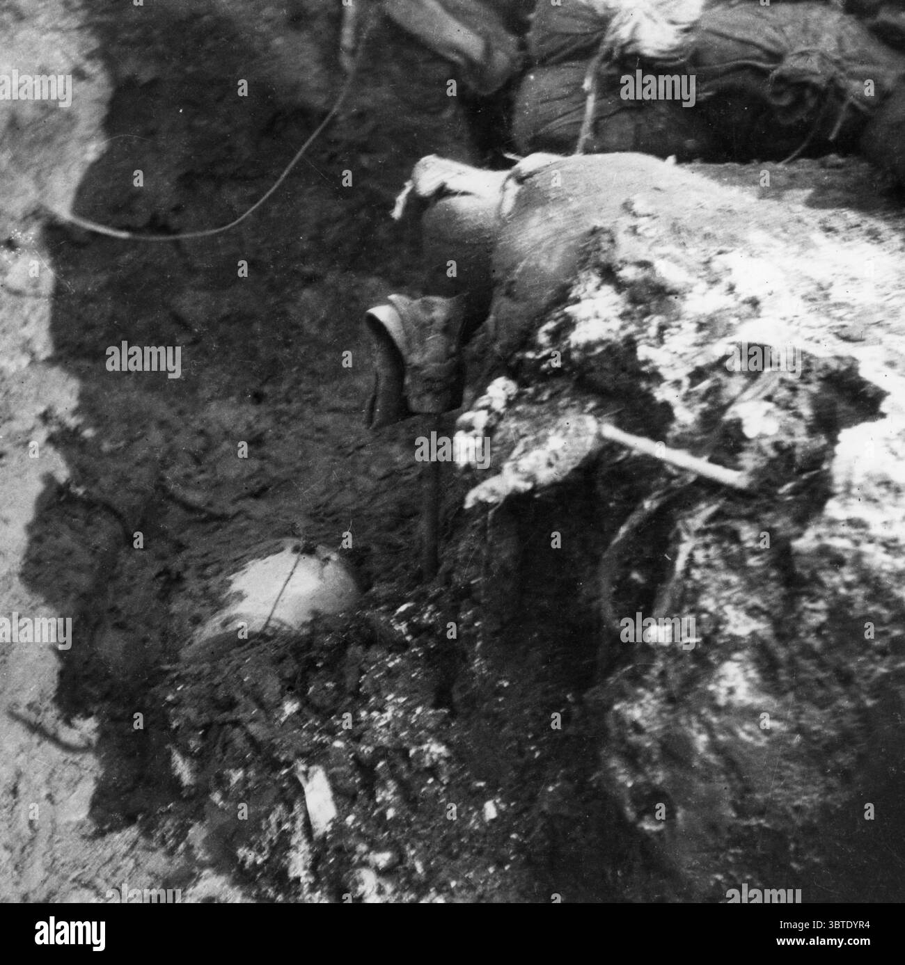 Soldat français mort dans une tranchée , Verbrandenmolen . 1915 Banque D'Images