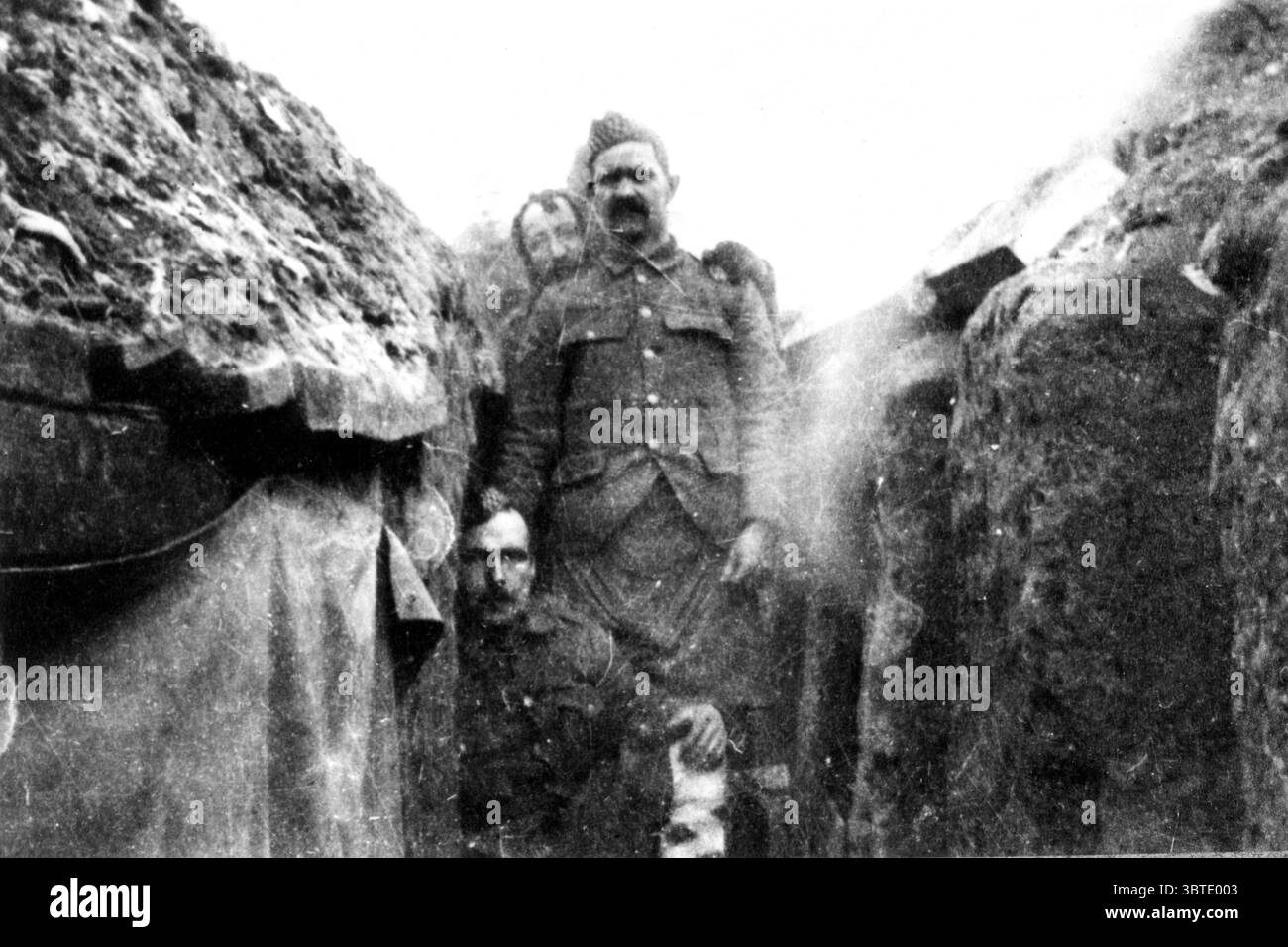 Tranchée ligne Houplines . Hommes et réservistes spéciaux . Défense de première ligne Banque D'Images