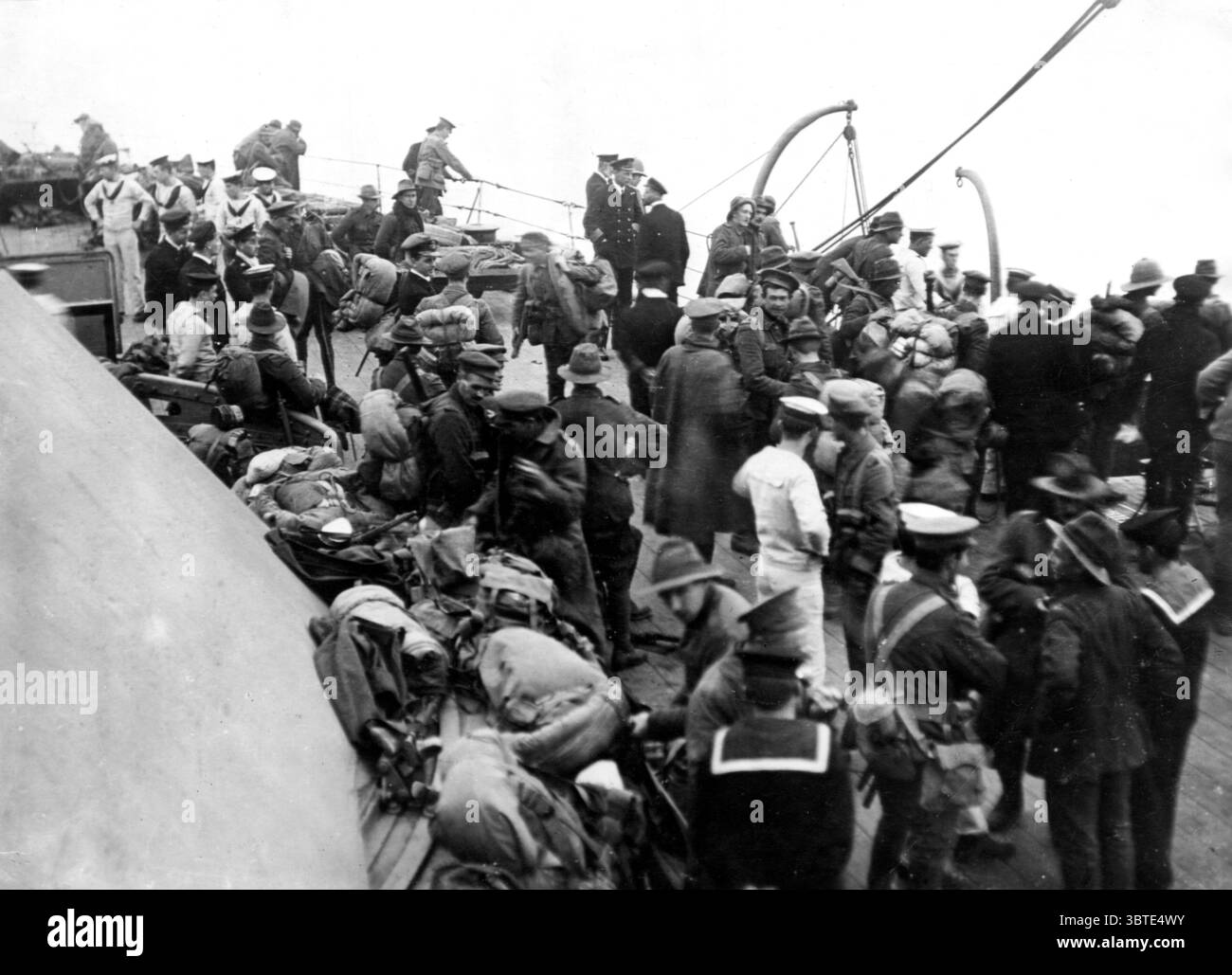 Néo-zélandais sur le pont d'un navire. ( Gallipoli ) 1918 Banque D'Images