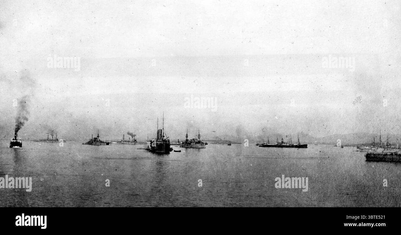 Navires de guerre britanniques et transports du Cap Helles. 1915 Banque D'Images