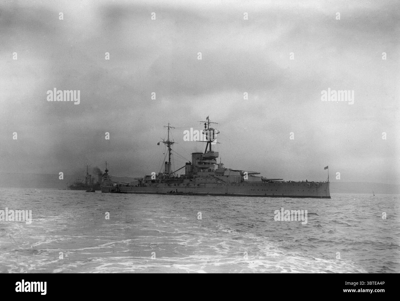 Marine royale britannique. La flotte britannique à Portland Bay , 3 septembre 1919 HMS Resolution - un cuirassé de classe Revenge de la Royal Navy . Banque D'Images
