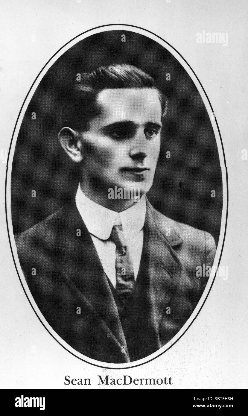 Sean MacDermott. Il est né John MacDermott dans le comté de Leitrim en 1884, mais plus tard dans sa vie, il a adopté la forme irlandaise de son nom : Sean MacDiarmada1. En 1908, il déménage à Dublin, date à laquelle il est déjà impliqué dans plusieurs organisations séparatistes, y compris le Sinn Fein et la Fraternité républicaine irlandaise (IRB). Il a rapidement été promu au Conseil suprême de la CISR sur la recommandation d'un haut fonctionnaire qui était renvoyé pour ivresse excessive, dans le cadre de la réorganisation en cours, et il a finalement été élu secrétaire. En 1910, il est devenu directeur du journal radical 'IR Banque D'Images