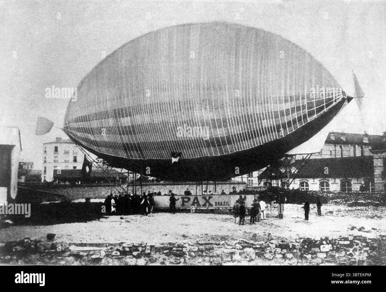 Pax le ballon malheureux dans lequel M Severo a perdu la vie : 12 mai 1902 , Paris , France Banque D'Images