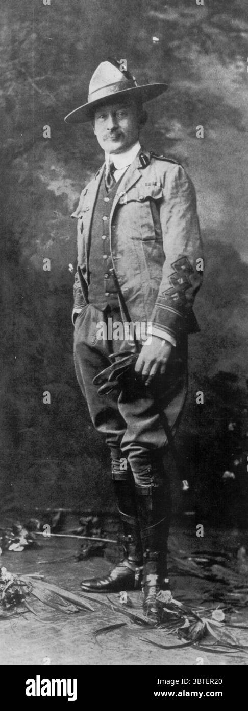 Boy Scouts Baden Powell fondateur du mouvement scout en uniforme. 1909 Banque D'Images