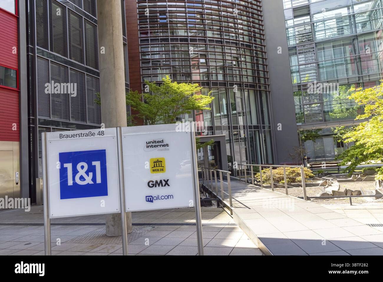 Immeuble de bureaux 1&1, united Internet media, web-de, GMX, mail-com. Brauerstrasse, Karlsruhe, Bade-Wuertemberg, Allemagne Banque D'Images