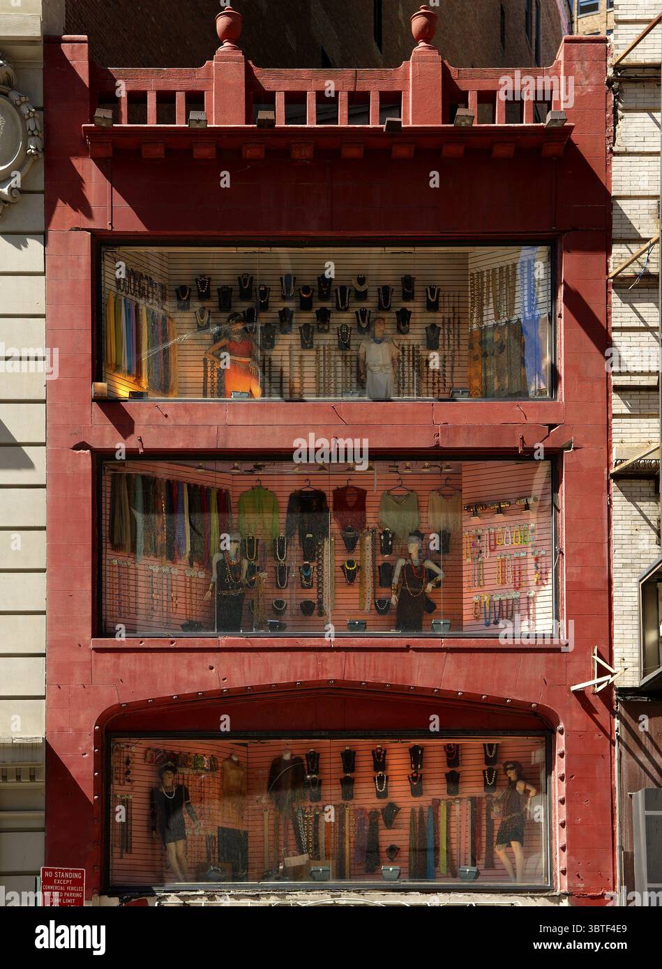 Vitrine d'un bijoutier sur trois étages, New York City, USA Banque D'Images