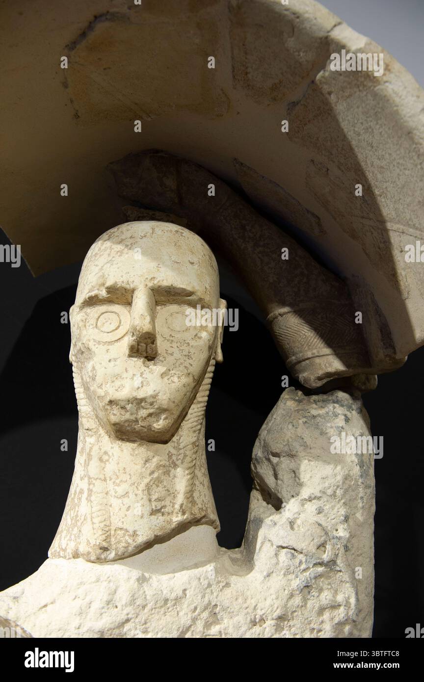 01=06=2024 Italie, Sardaigne, Oristano, Cabras - les géants de Monte Prama, sculpture nuragique en calcarénite exposée au Musée archéologique civique Banque D'Images