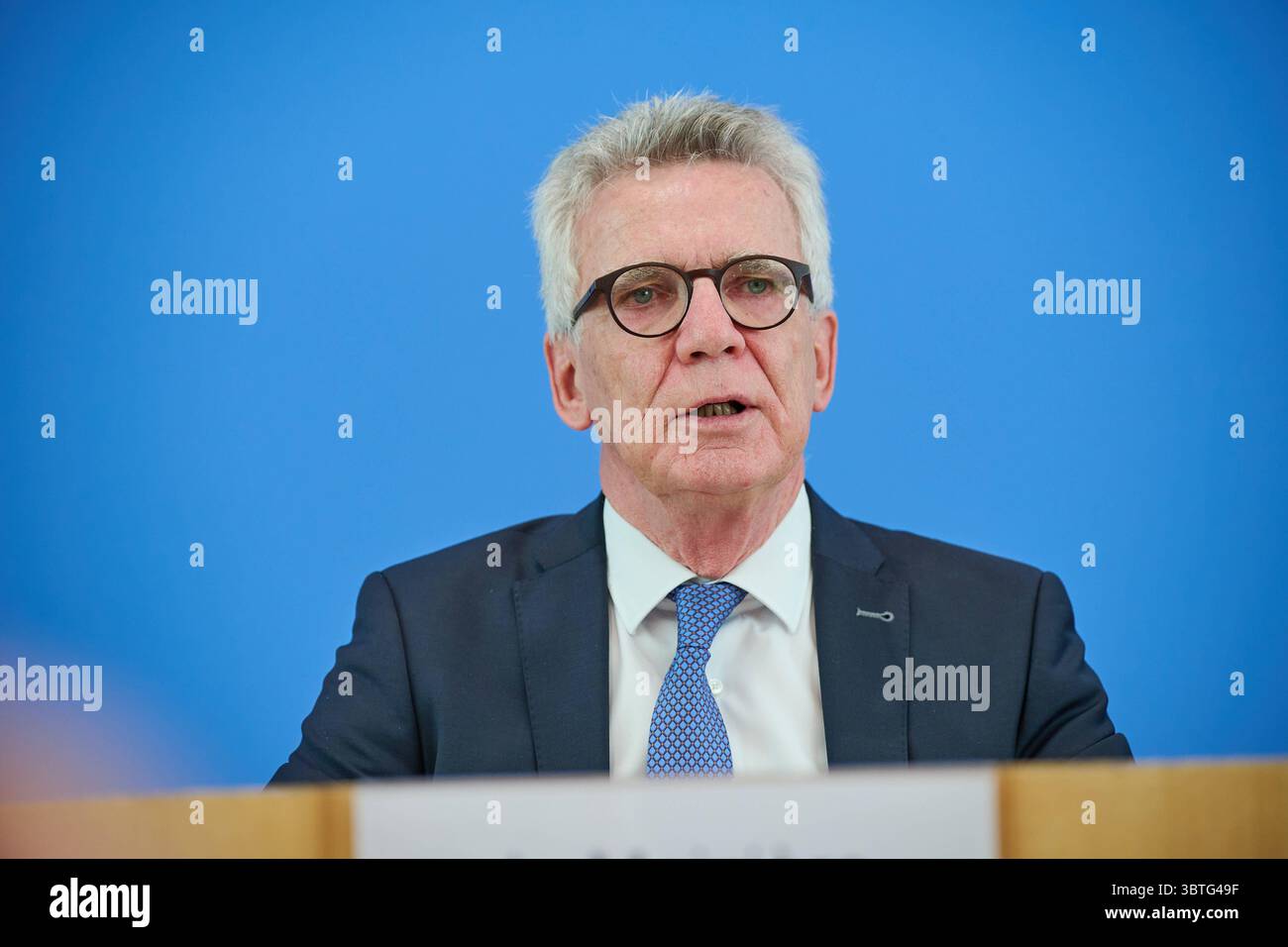 Bundesminister a. D. Thomas de Maiziere waehrend der Vorstellung des Abschlussberichts der Initiative fuer einen handlungsfaehigen Staat AM 14. Juillet 2025 à Berlin., USAGE ÉDITORIAL EXCLUSIF *** ancien ministre fédéral Thomas de Maiziere lors de la présentation du rapport final de l'Initiative pour un État capable d'agir le 14 juillet 2025 à Berlin, USAGE ÉDITORIAL EXCLUSIF Copyright : epd-bild/ChristianxDitsch D25D0714InitiativeHandlungStaat141029 Banque D'Images