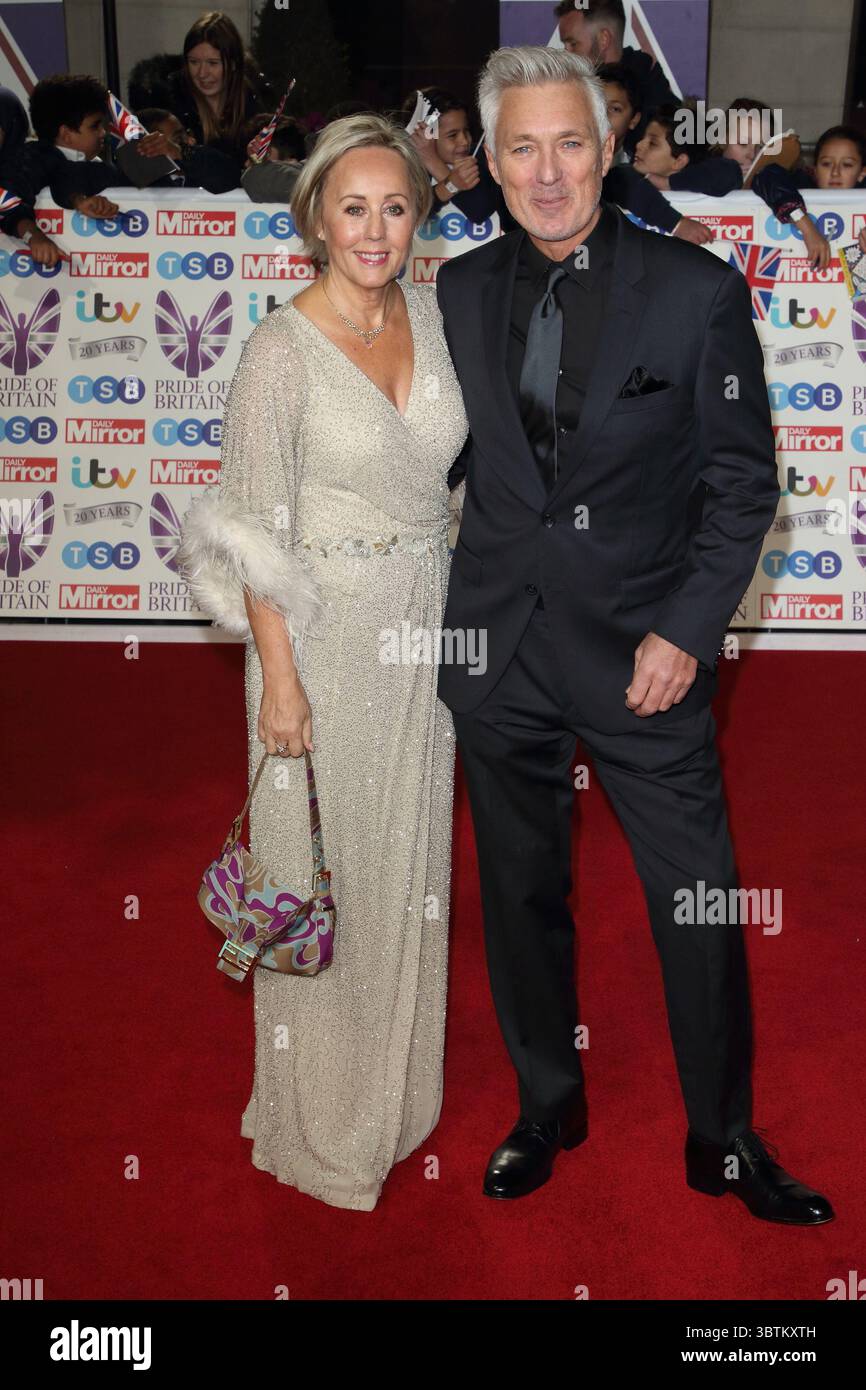 28 octobre 2019, Londres, Royaume-Uni : Shirlie Holliman et Martin Kemp sur le tapis rouge aux Daily Mirror Pride of Britain Awards, en partenariat avec TSB, au Grosvenor House Hotel, Park Lane. (Crédit image : © Keith Mayhew/SOPA images via ZUMA Wire) Banque D'Images