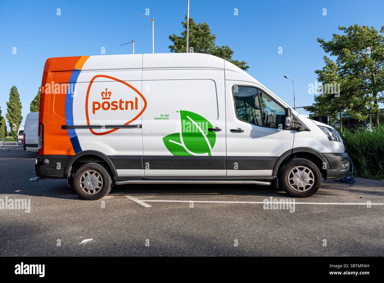 PostNL Ford transit fourgon de livraison électrique Banque D'Images