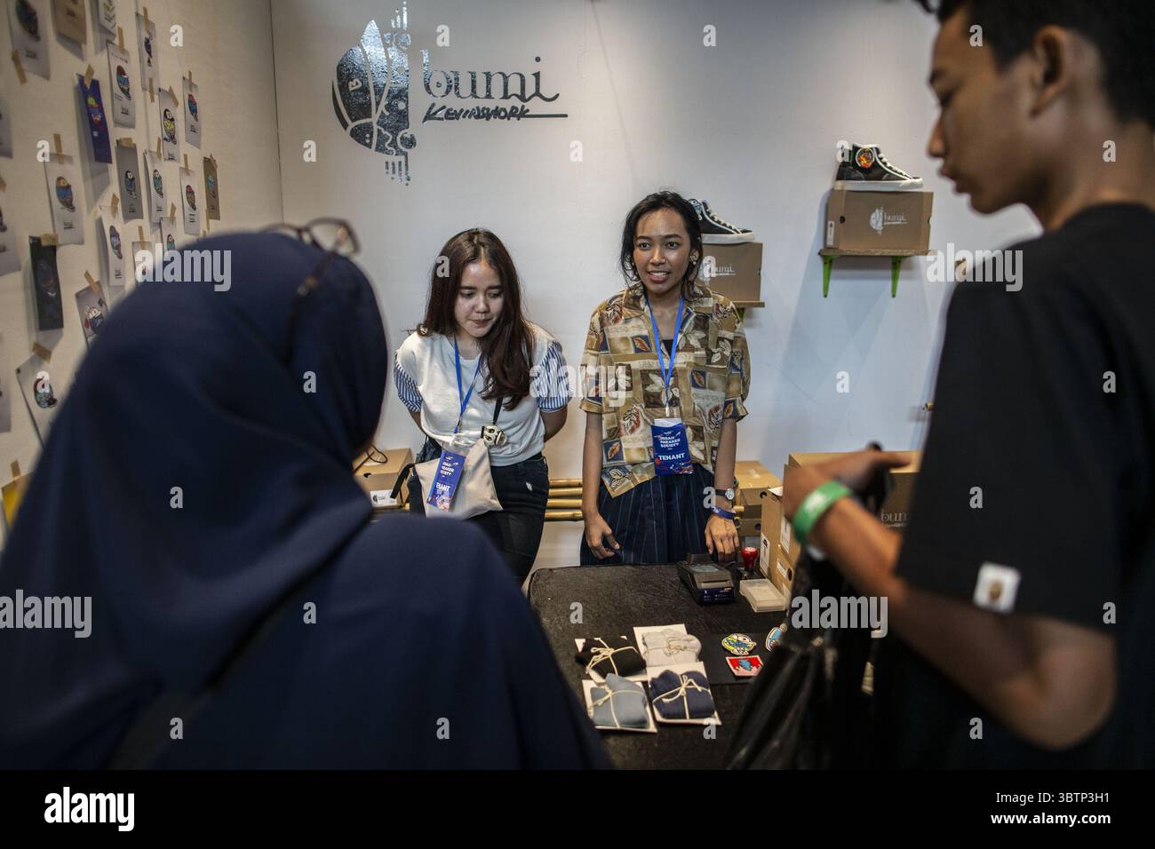 9 novembre 2019, Jakarta Sud, Jakarta, Indonésie : Jakarta, Indonésie, 09 novembre 2019 : L'Urban Sneaker Society 2019 présente l'événement lifestyle le plus prestigieux au cartel culturel de Singapour via Pop Up Booth lors de sa mise en œuvre dans le District 8, SCBD, Jakarta, 8-10 novembre. Les visiteurs découvriront une plus grande variété de culture de rue, comme l'art, les jouets, la mode et les tatouages. (Crédit image : © Donal Husni/ZUMA Wire) Banque D'Images