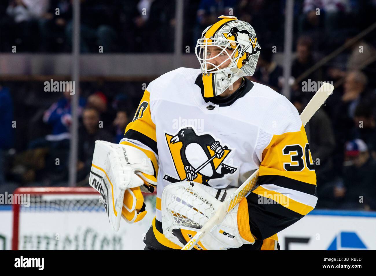 12 novembre 2019 : Matt Murray (30 ans), gardien de but des Penguins de Pittsburgh, joue entre les Rangers de New York et les Penguins de Pittsburgh au Madison Square Garden à Manhattan, New York. Crédit obligatoire : Kostas Lymperopoulos/CSM (crédit image : &copy ; Kostas Lymperopoulos/CSM via ZUMA Wire) Banque D'Images