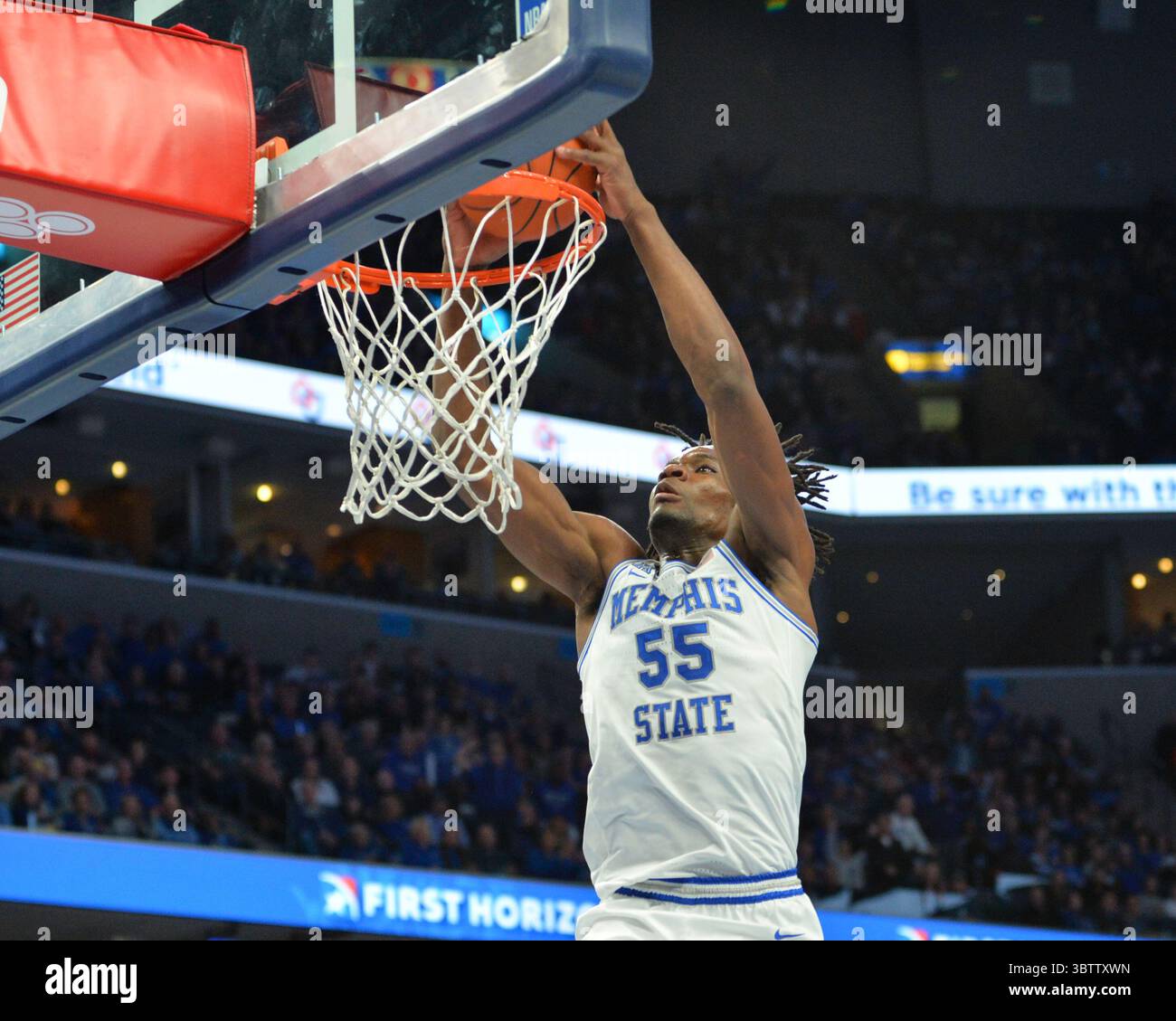 23 novembre 2019 : L'attaquant de Memphis, Precious Achiuwa (55 ans), participe au slam lors du match de basket-ball de la NCAA entre les Rebels d'Ole' Miss et les Tigers de Memphis au Forum FedEx à Memphis, TN. Kevin Langley/Sports South Media/CSM(image de crédit : &copy ; Kevin Langley/CSM via ZUMA Wire) Banque D'Images