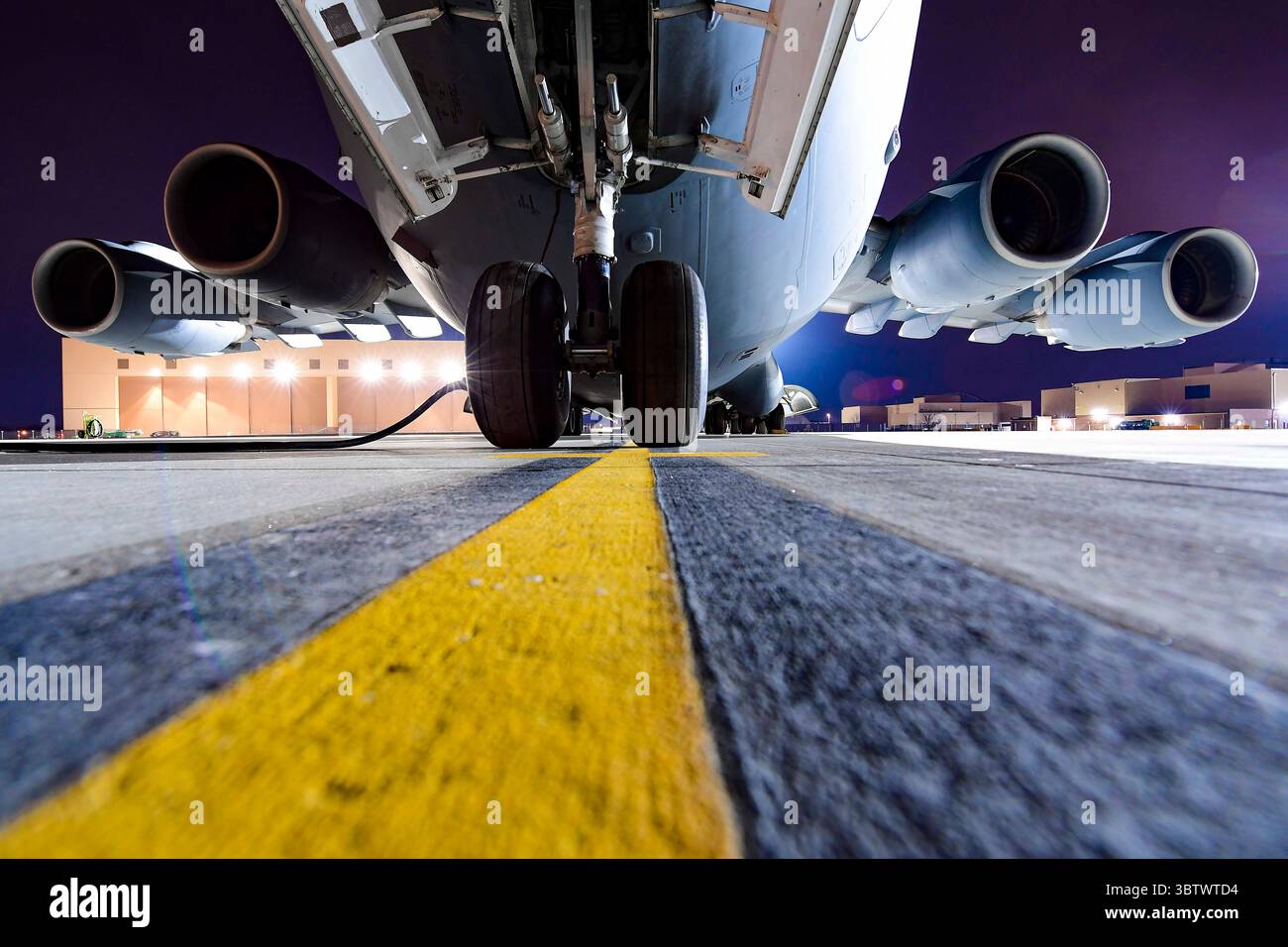18 novembre 2019 - Aéroport international de Pittsburgh, Pennsylvanie, États-Unis - Un C-17 Globemaster III affecté à la 911e escadre de transport aérien est assis sur la ligne de vol à la station de réserve aérienne de l'aéroport international de Pittsburgh, Pennsylvanie, le 18 novembre 2019. Le C-17 est capable de livrer rapidement des troupes et tous les types de marchandises à des bases opérationnelles principales ou directement à des bases avancées dans la zone de déploiement. (Crédit image : © U.S. Air Force/ZUMA Wire/ZUMAPRESS.com) Banque D'Images