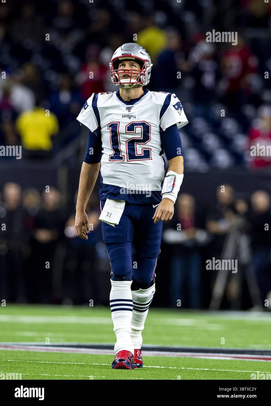 1er décembre 2019, Houston, Texas, États-Unis : 1er décembre 2019 : Tom Brady (12 ans), quarterback des Patriots de la Nouvelle-Angleterre, avant le début du match contre les Texans de Houston au NRG Stadium de Houston, Texas. (Crédit image : © Maria Lysaker/ZUMA Wire) Banque D'Images