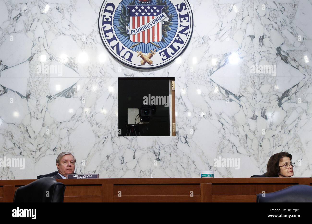 15 octobre 2020, Washington, District de Columbia, États-Unis : sénatrice des États-Unis Lindsey Graham (républicaine de Caroline du Sud), présidente du Comité judiciaire du Sénat américain et sénatrice américaine Dianne Feinstein (démocrate de Californie) lors de la quatrième journée des audiences de confirmation du Comité judiciaire du Sénat américain pour la juge nommée à la Cour suprême Amy Coney Barrett sur Capitol Hill à Washington, États-Unis, 15 octobre 2020 (image crédit : © Jonathan Ernst - Pool via CNP/CNP via ZUMA Wire) Banque D'Images