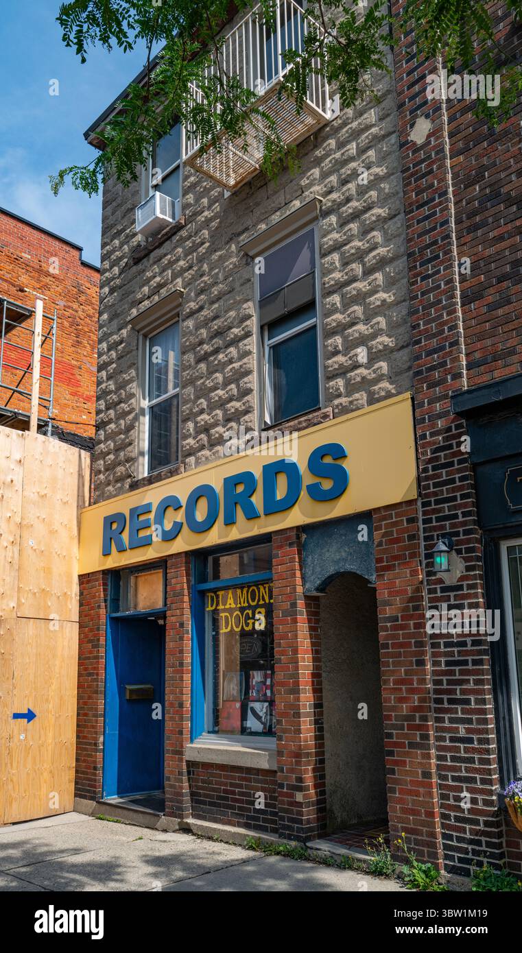 Extérieur de Diamond Dogs Vinyl, une boutique de disques sur Ontario équipée dans une ère de domination du streaming, les disques vinyles voient résurgir chez les collectionneurs. Banque D'Images
