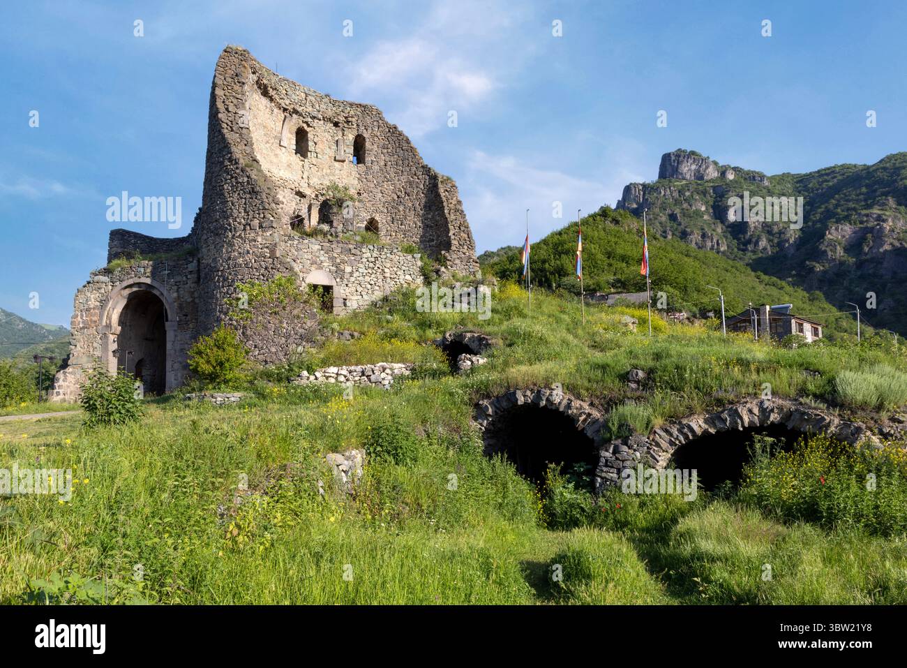 La forteresse d'Akhtala, un complexe du Xe siècle dans les gorges de Debet, combine des murs défensifs avec le monastère vénéré, célèbre pour sa fresque de style byzantin Banque D'Images