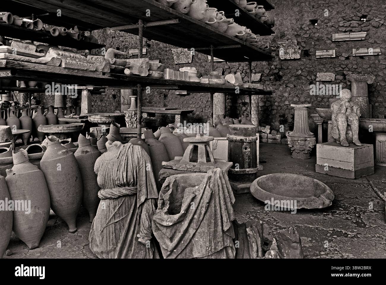 Plâtre coulé d'un homme ou d'une femme, Pompéi Romain ruiné ville morts personnes victimes humaines plâtre corps plâtre Vésuve Italie Italien Romain Banque D'Images