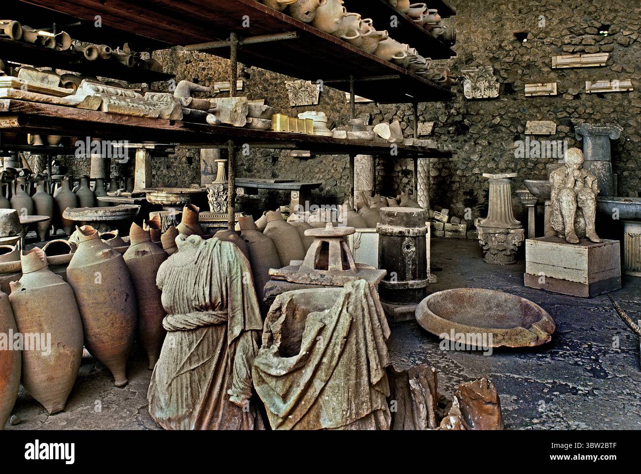 Plâtre coulé d'un homme ou d'une femme, Pompéi Romain ruiné ville morts personnes victimes humaines plâtre corps plâtre Vésuve Italie Italien Romain Banque D'Images