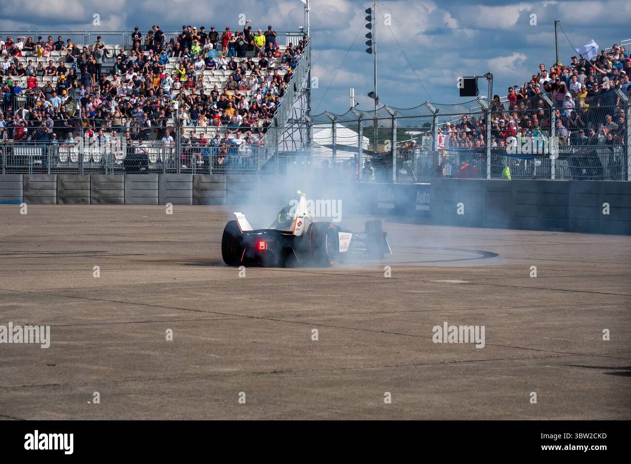 Formule E, Allemagne, Berlin, juillet 2025. Nick Cassidy (#37), Jaguar TCS Racing lors de la course 2 dimanche. Banque D'Images