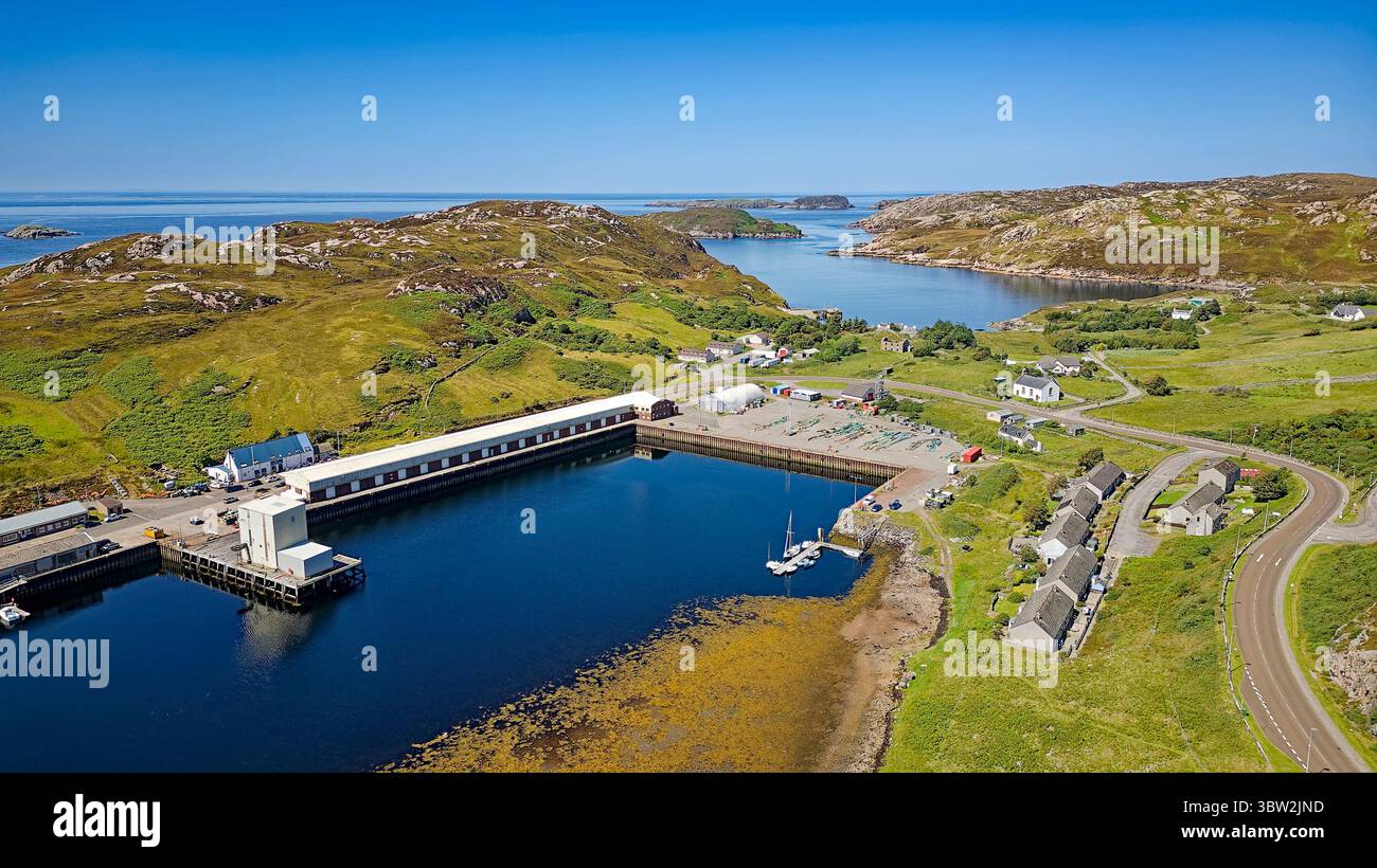 Kinlochbervie Port village Sutherland Écosse le port et le grand dépôt de manutention du poisson Banque D'Images