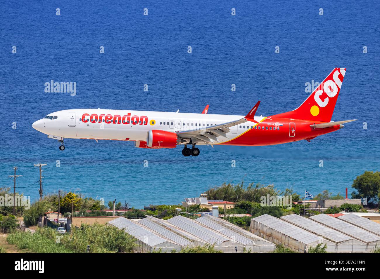 Rhodes, Grèce - 3 juin 2025 : Corendon Boeing 737 MAX 9 à l'aéroport de Rhodes en Grèce. Banque D'Images