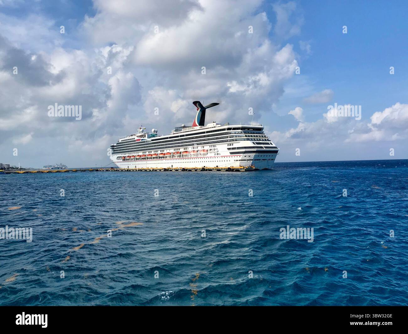 Carnival Cruise Ship amarré à Cozumel, Caraïbes, Mexique Banque D'Images