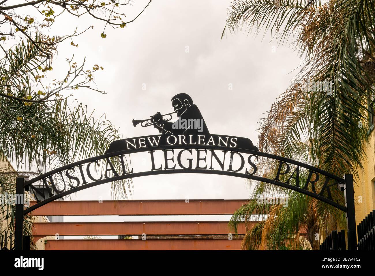 Panneau New Orleans musical Legends Park et porte d'entrée sur Bourbon Street à la Nouvelle-Orléans, Louisiane Banque D'Images