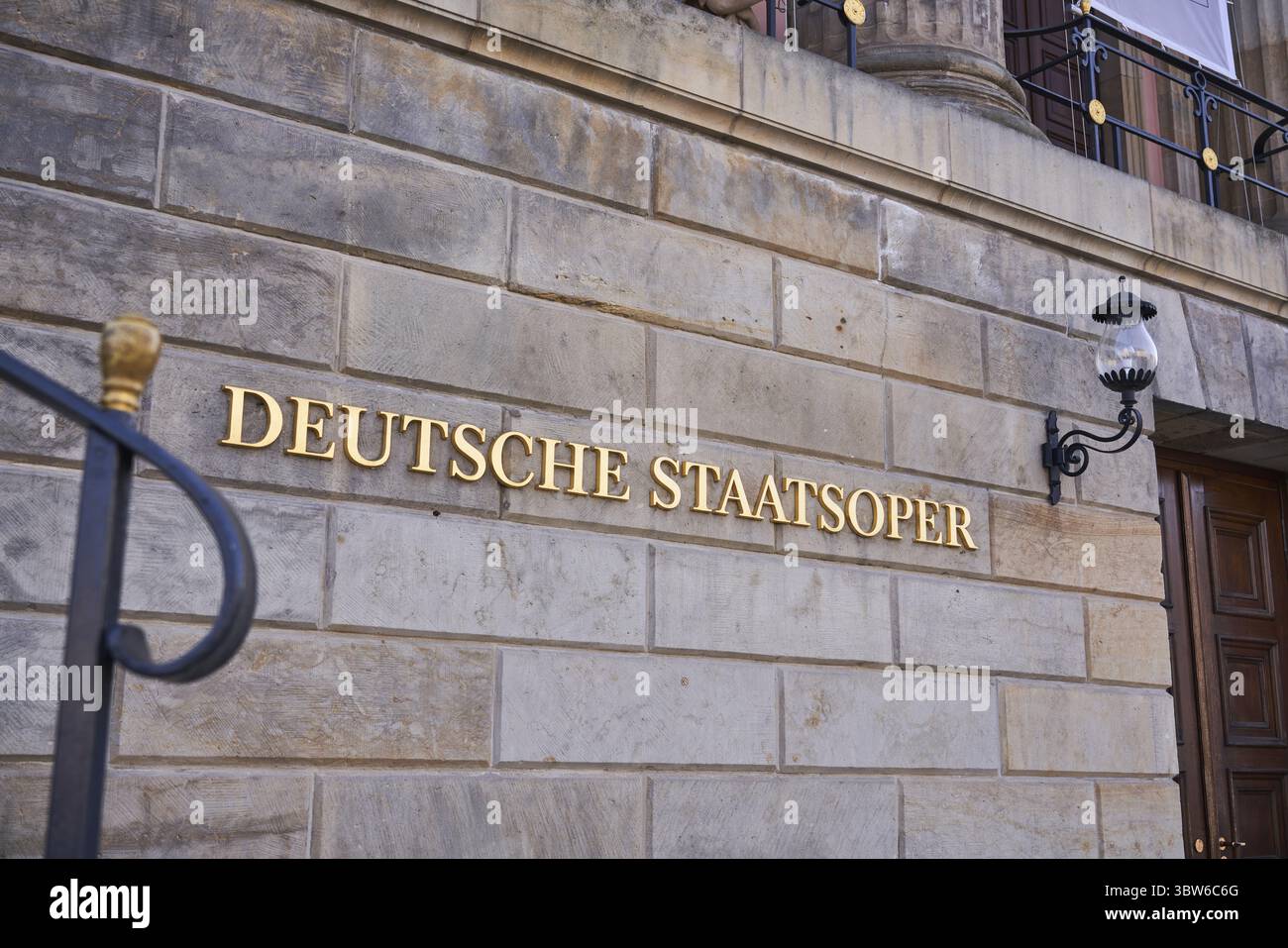 Lettrage doré Deutsche Staatsoper, Berlin, Berlin, Allemagne Banque D'Images