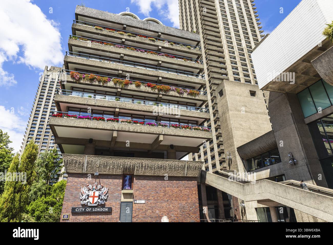 Découvrez la beauté architecturale du Barbican Centre à Londres, connu pour son design brutaliste distinctif et son importance culturelle Banque D'Images Découvrez la beauté architecturale du Barbican Centre à Londres, connu pour son design brutaliste distinctif et son importance culturelle Banque D'Images