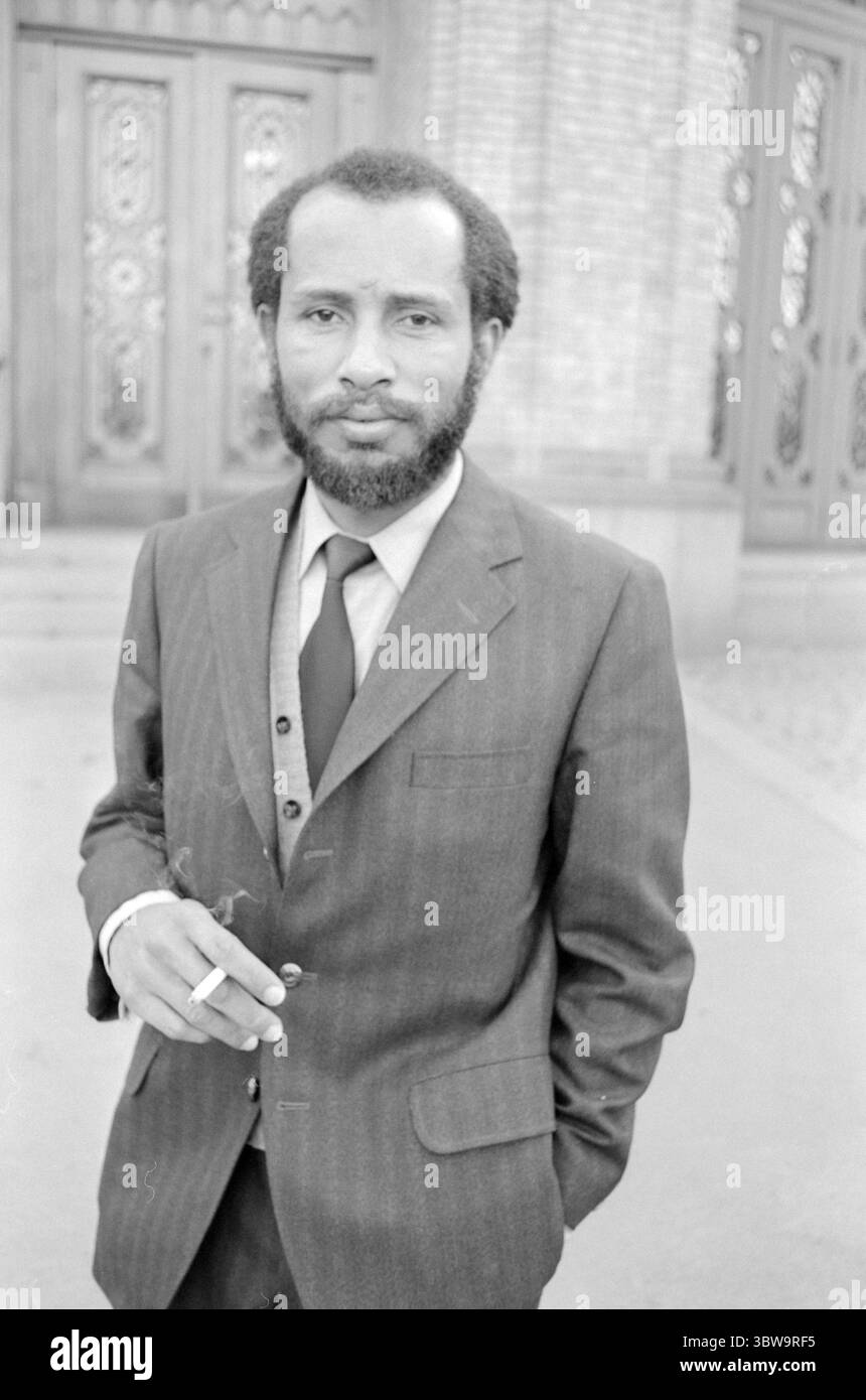 Courant 18 - 1 - 1971 : il a combattu pour la libérationOnesimo Silveira, 36 ans, et représentant du mouvement de libération dans la colonie portugaise ouest-africaine de Guinée-Bissau. Silveira étudie en Suède, où il a une bourse pour obtenir un doctorat en sciences politiques. Onesimo Silveira s'est récemment rendu à Oslo en tant qu'invité de L'AUF dans le pays en relation avec le traitement par le Storting des relations de la Norvège avec l'oppression coloniale du Portugal. Photo : aktuell / NTB ***PHOTO NON TRAITÉE*** Banque D'Images
