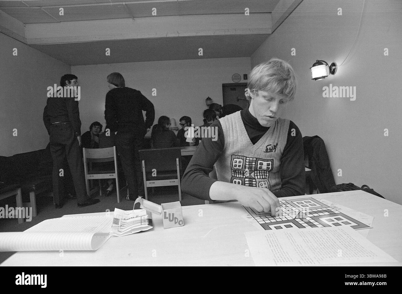 Courant 47 - 11 - 1972 : le peuple Ludo frappe. Le mouvement Ludo a du vent dans les voiles. L'Association norvégienne Ludo a été fondée et mène des recherches sur Ludo. Les Ludistes prennent leur jeu au sérieux. Photo : Aage Storløkken/Aktuell/NTB ***PHOTO NON TRAITÉE *** Banque D'Images
