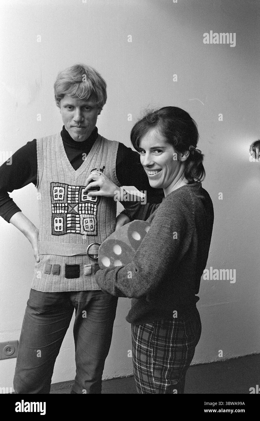 Courant 47 - 11 - 1972 : le peuple Ludo frappe. Le mouvement Ludo a du vent dans les voiles. L'Association norvégienne Ludo a été fondée et mène des recherches sur Ludo. Les Ludistes prennent leur jeu au sérieux. Photo : Aage Storløkken/Aktuell/NTB ***PHOTO NON TRAITÉE *** Banque D'Images