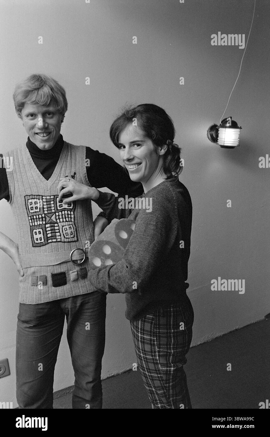 Courant 47 - 11 - 1972 : le peuple Ludo frappe. Le mouvement Ludo a du vent dans les voiles. L'Association norvégienne Ludo a été fondée et mène des recherches sur Ludo. Les Ludistes prennent leur jeu au sérieux. Ludist Aslaug Totland. Photo : Aage Storløkken/Aktuell/NTB ***PHOTO NON TRAITÉE *** Banque D'Images