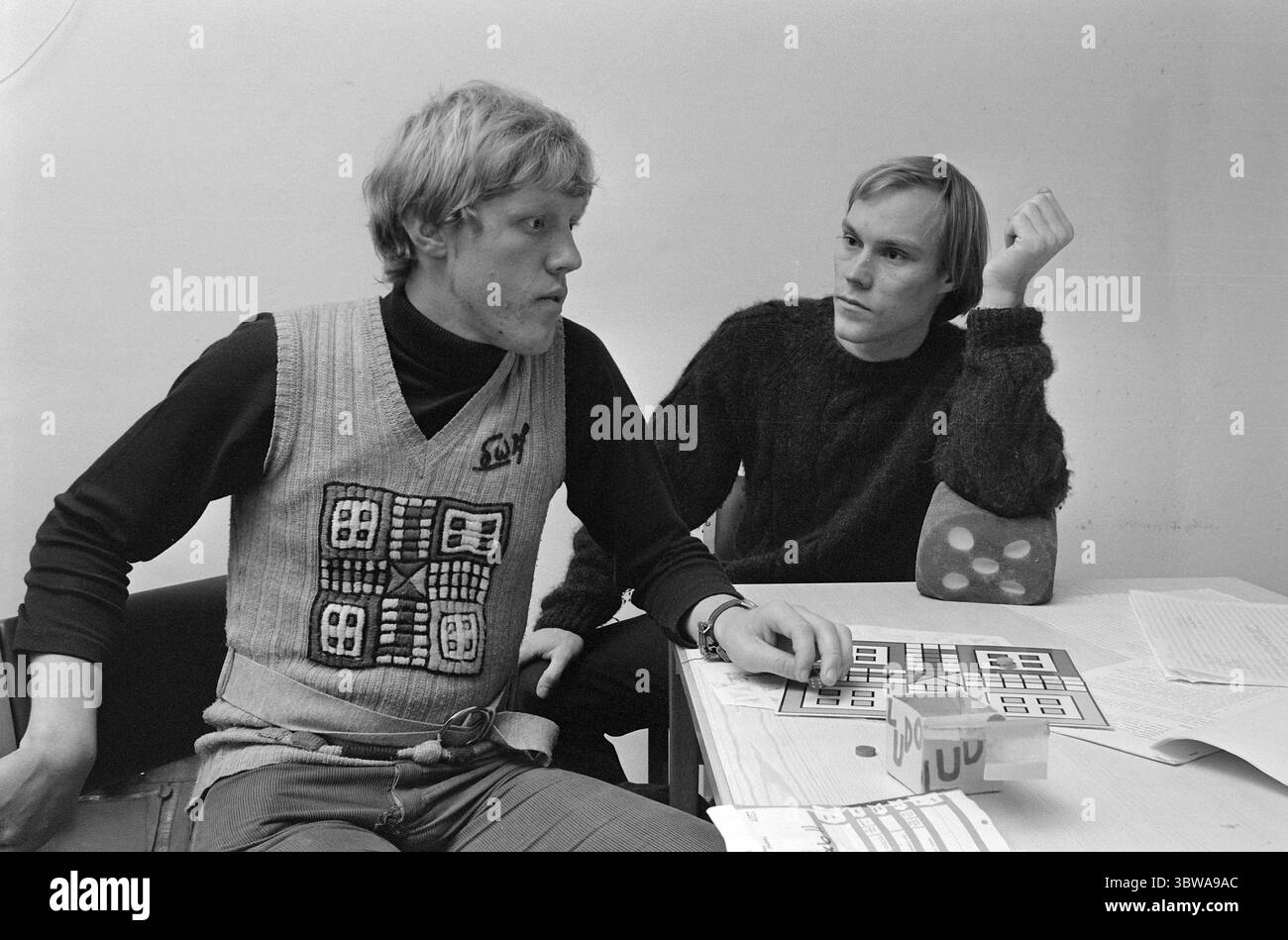 Courant 47 - 11 - 1972 : le peuple Ludo frappe. Le mouvement Ludo a du vent dans les voiles. L'Association norvégienne Ludo a été fondée et mène des recherches sur Ludo. Les Ludistes prennent leur jeu au sérieux. Photo : Aage Storløkken/Aktuell/NTB ***PHOTO NON TRAITÉE *** Banque D'Images