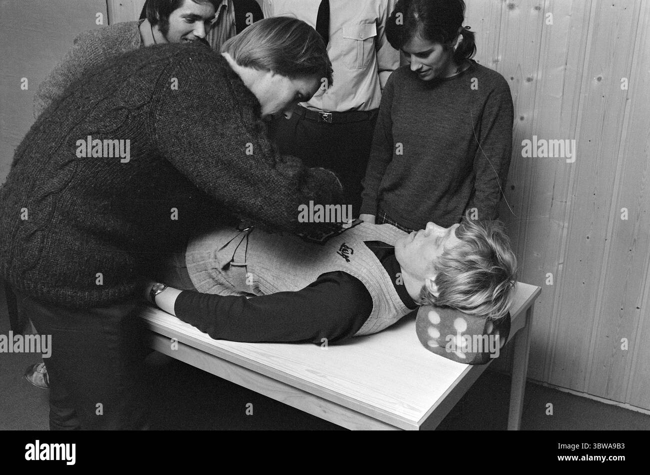 Courant 47 - 11 - 1972 : le peuple Ludo frappe. Le mouvement Ludo a du vent dans les voiles. L'Association norvégienne Ludo a été fondée et mène des recherches sur Ludo. Les Ludistes prennent leur jeu au sérieux. Photo : Aage Storløkken/Aktuell/NTB ***PHOTO NON TRAITÉE *** Banque D'Images