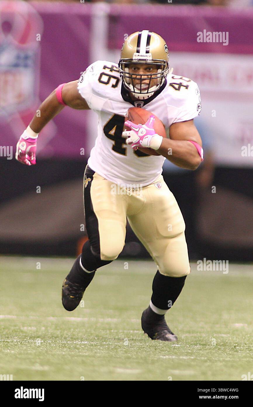 3 octobre 2010 : Ladell Betts (46 ans), Saints de la Nouvelle-Orléans, court le ballon pendant le match entre les Saints de la Nouvelle-Orléans et les Panthers de la Caroline au Superdome de Louisiana à la Nouvelle-Orléans, en Louisiane. Les Saints ont gagné 16-14. (Crédit image : © Don page/ZUMA Wire) Banque D'Images