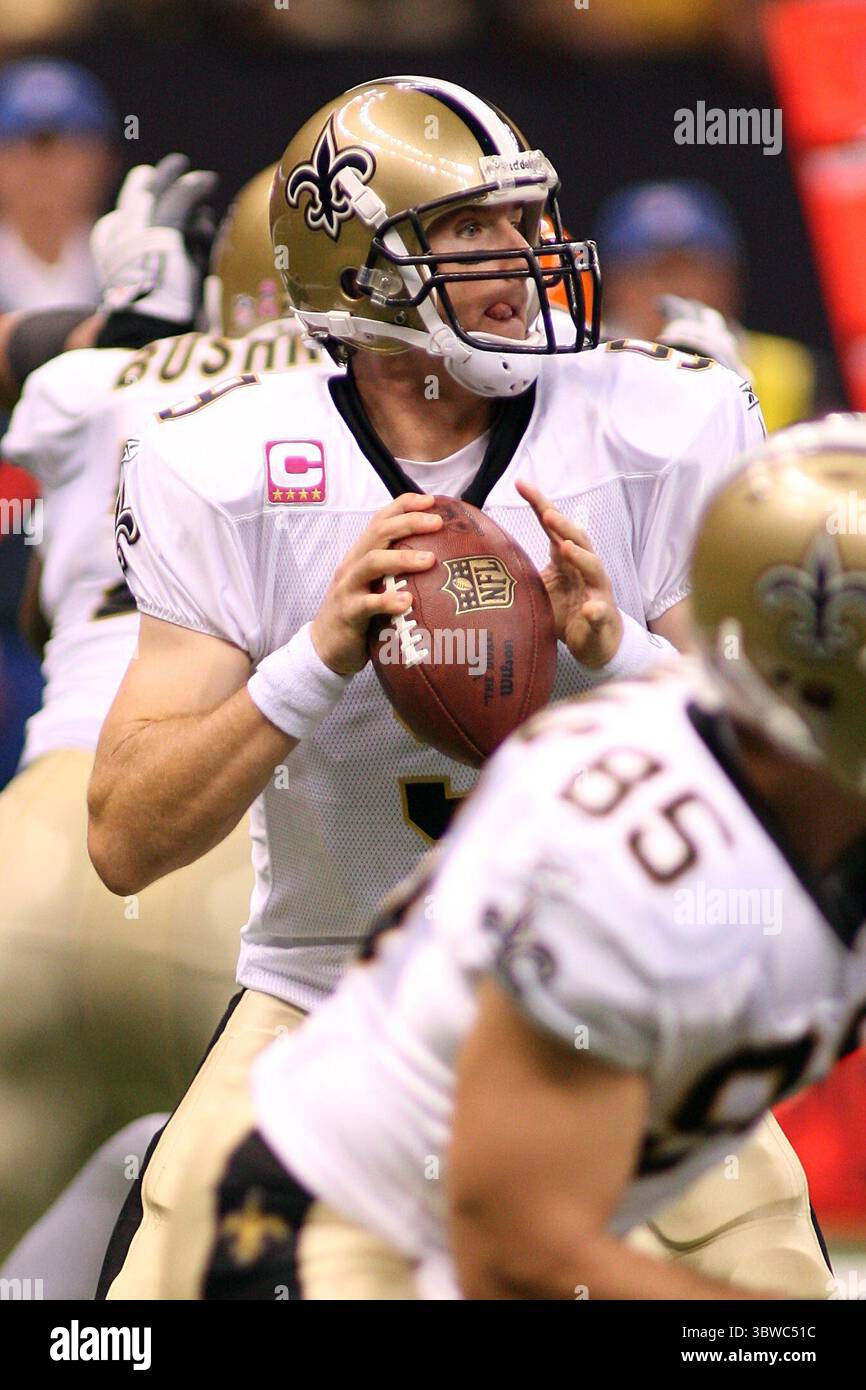 24 octobre 2010 : le quarterback des Saints de la Nouvelle-Orléans Drew Brees (9) semble passer pendant le match d'action entre les Saints de la Nouvelle-Orléans et les Browns de Cleveland au Superdome de Louisiana à la Nouvelle-Orléans, en Louisiane. Browns gagne 30-17. (Crédit image : © Don page/ZUMA Wire) Banque D'Images