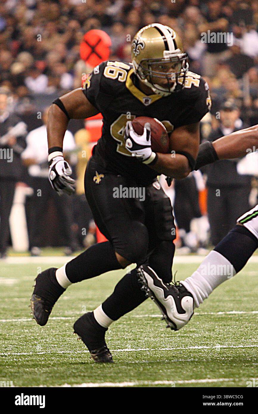 21 novembre 2010 : Ladell Betts (46 ans), Saints de la Nouvelle-Orléans, court le ballon pendant le match entre les Saints de la Nouvelle-Orléans et les Seahawks de Seattle au Louisiana Superdome de la Nouvelle-Orléans, en Louisiane. Les Saints gagnent 34-19. (Crédit image : © Don page/ZUMA Wire) Banque D'Images