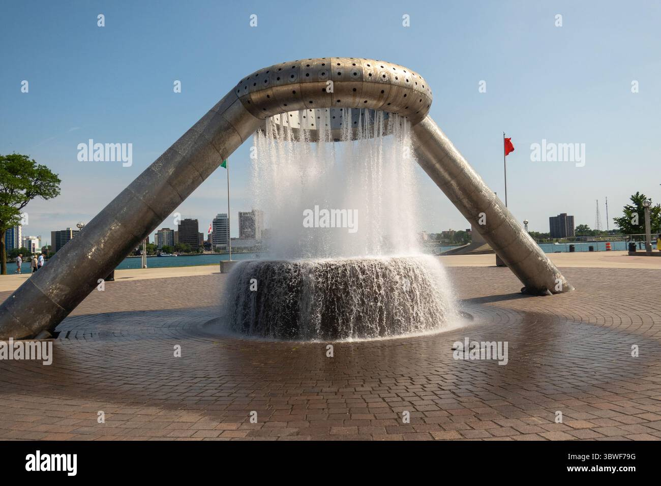 Fontaine Horace E Dodge dans le Philip A Hart Plaza sur le bord de la rivière dans le centre-ville de Detroit Michigan Banque D'Images